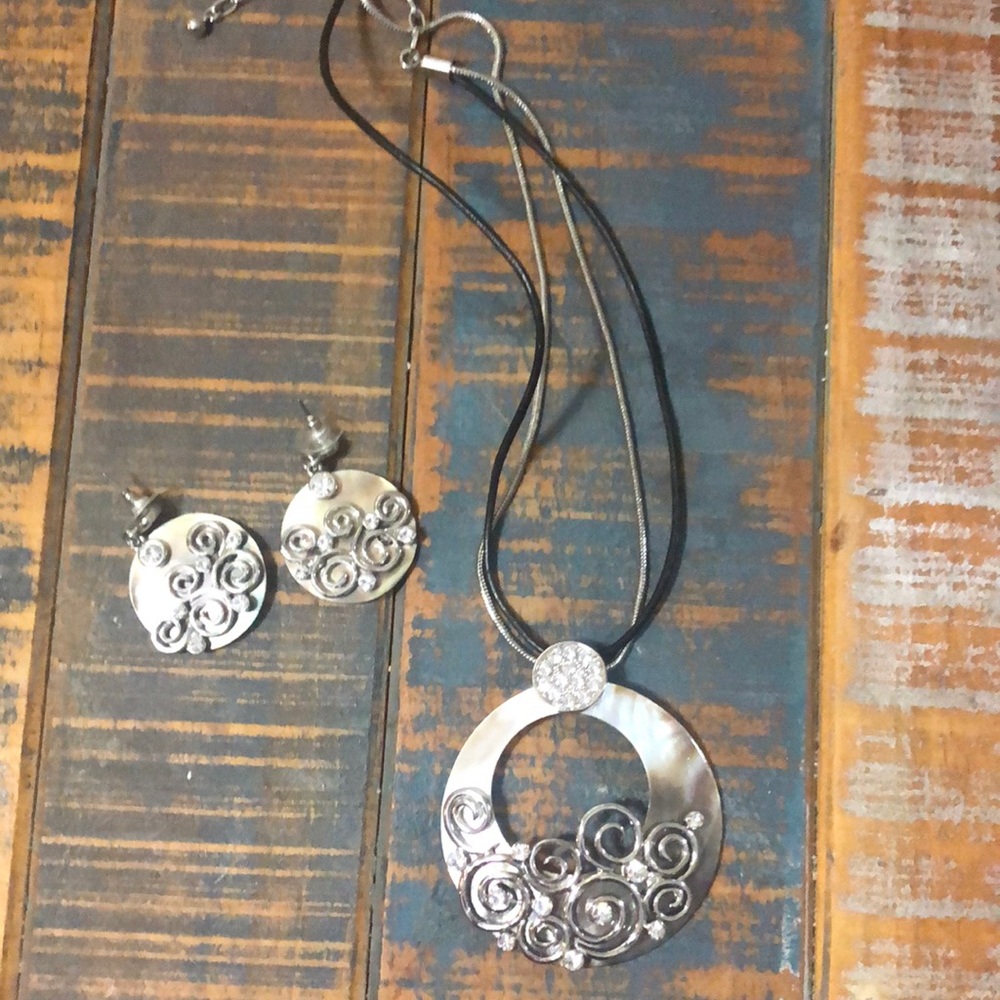 Beautiful Necklace and Earrings Jewelry Set